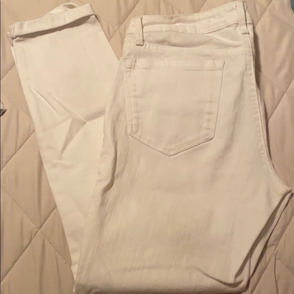 white jean pants slightly cropped skinny